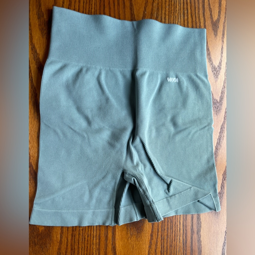 White Fox Athletic Teal Ribbed Biker Shorts L